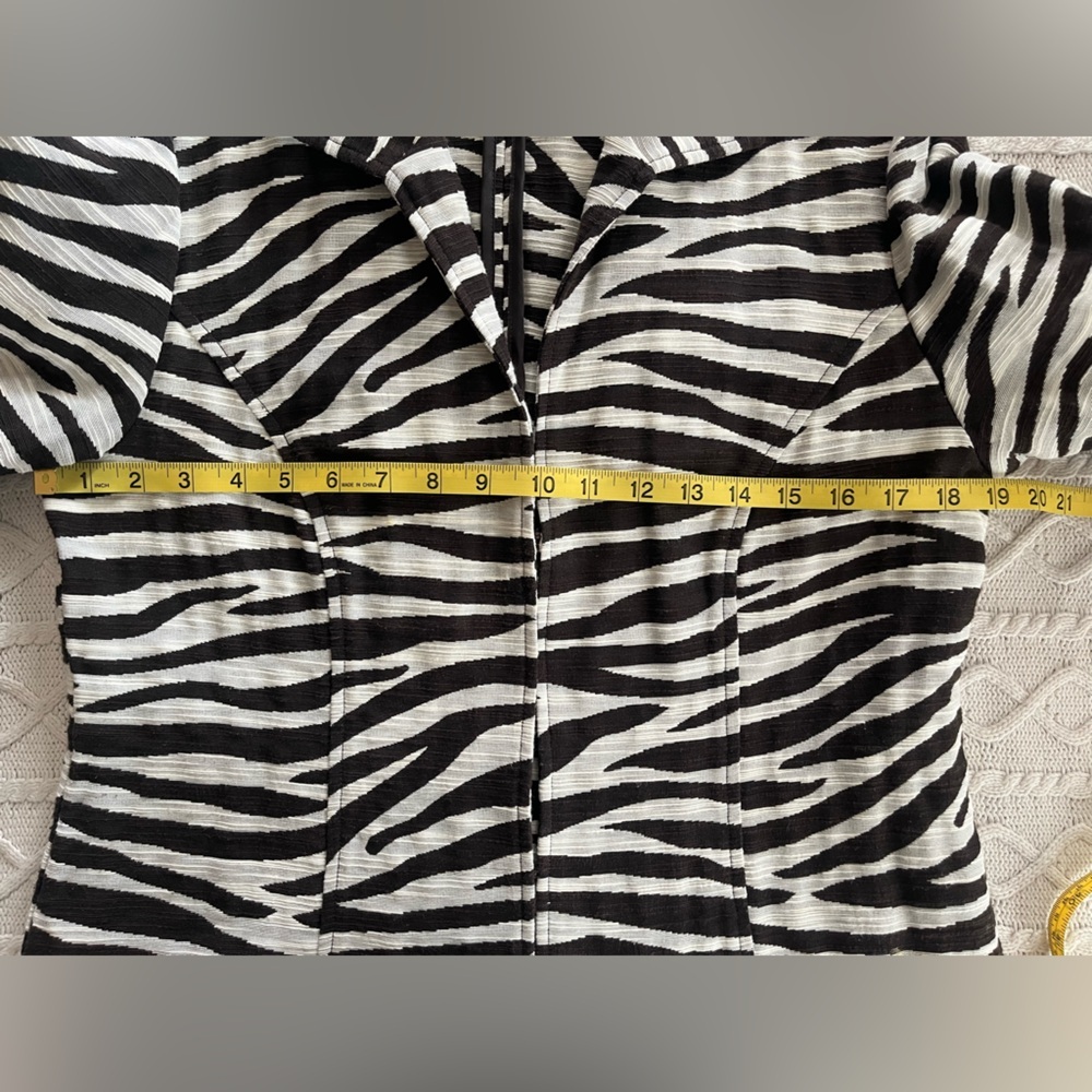 Chico's Black and White Zebra Blazer with Hook Closures Women’s Size Medium - Picture 9 of 11